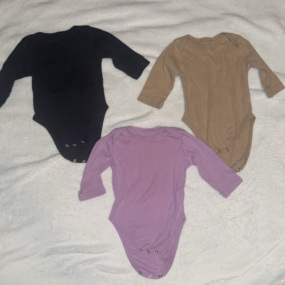 Multi Brand & Color Girls Onesie Bundle of 5 and 1 pair of Shorts 6-12M - Picture 4 of 11